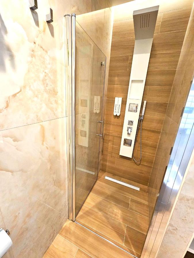 Astoria Supreme - Modern Boutique Suites Lecce Buitenkant foto