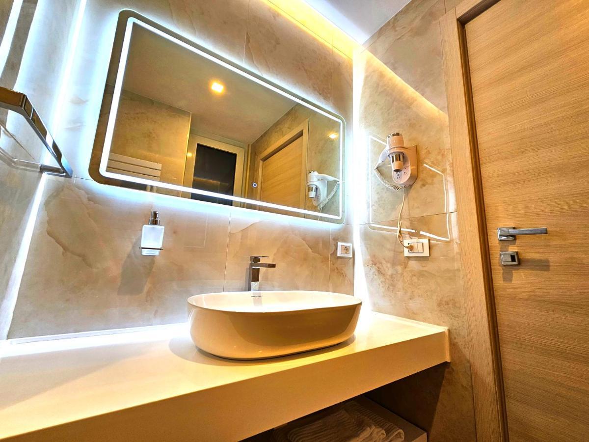 Astoria Supreme - Modern Boutique Suites Lecce Buitenkant foto